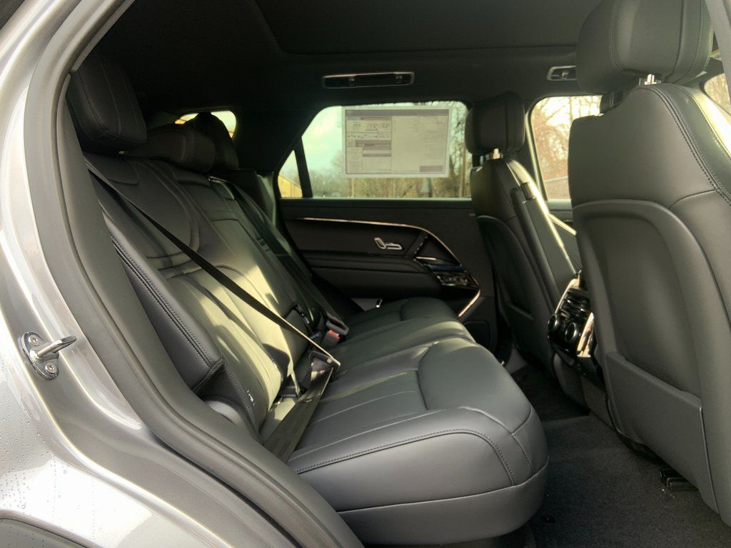 2025 Land Rover Range Rover Sport SE photo 15