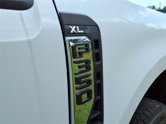 2025 Ford F-350 photo 8