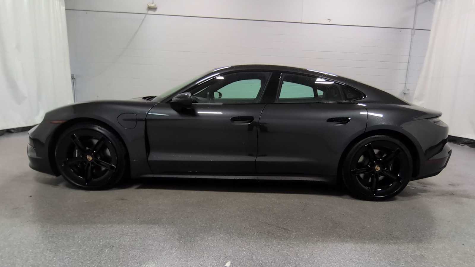 2025 Porsche Taycan photo 4