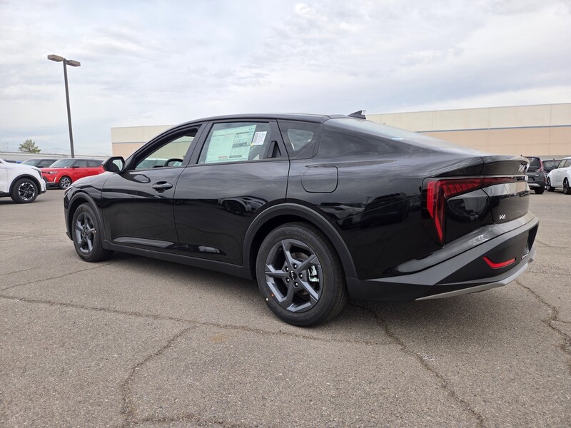 2025 Kia K4 LXS photo 4