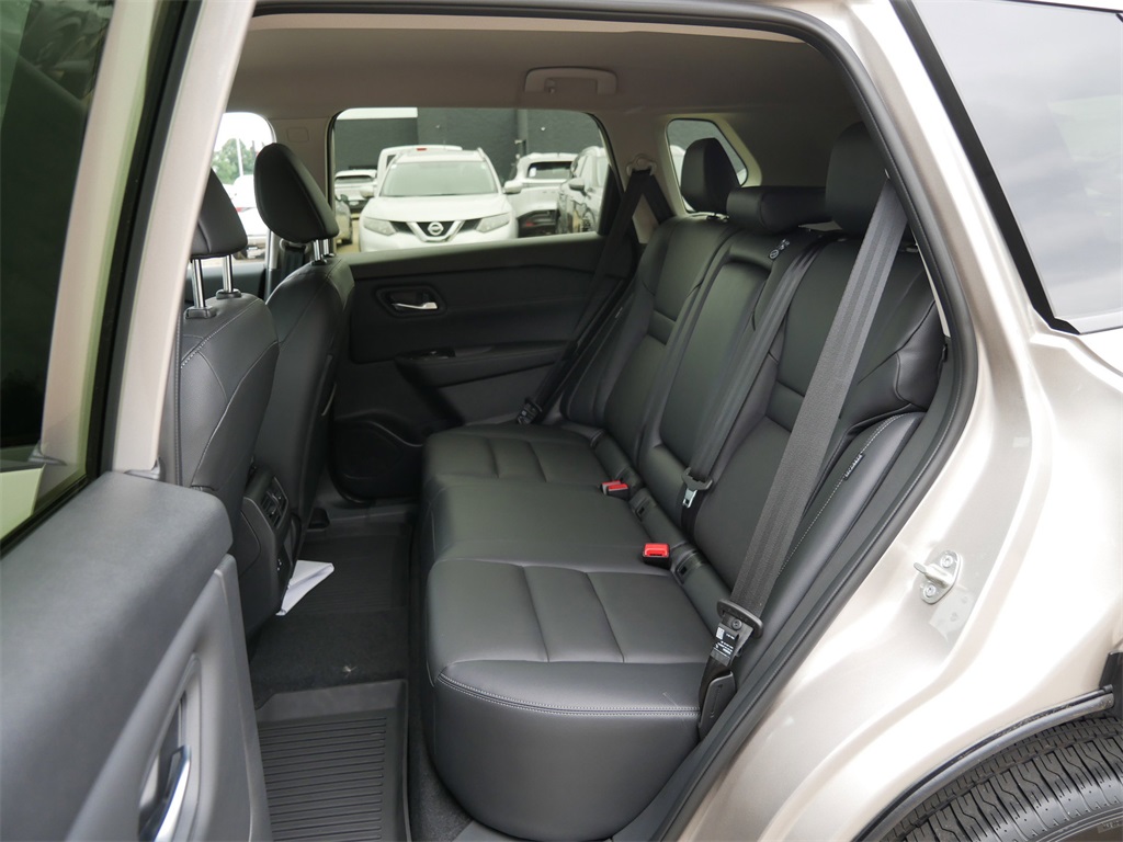2025 Nissan Rogue SL photo 9