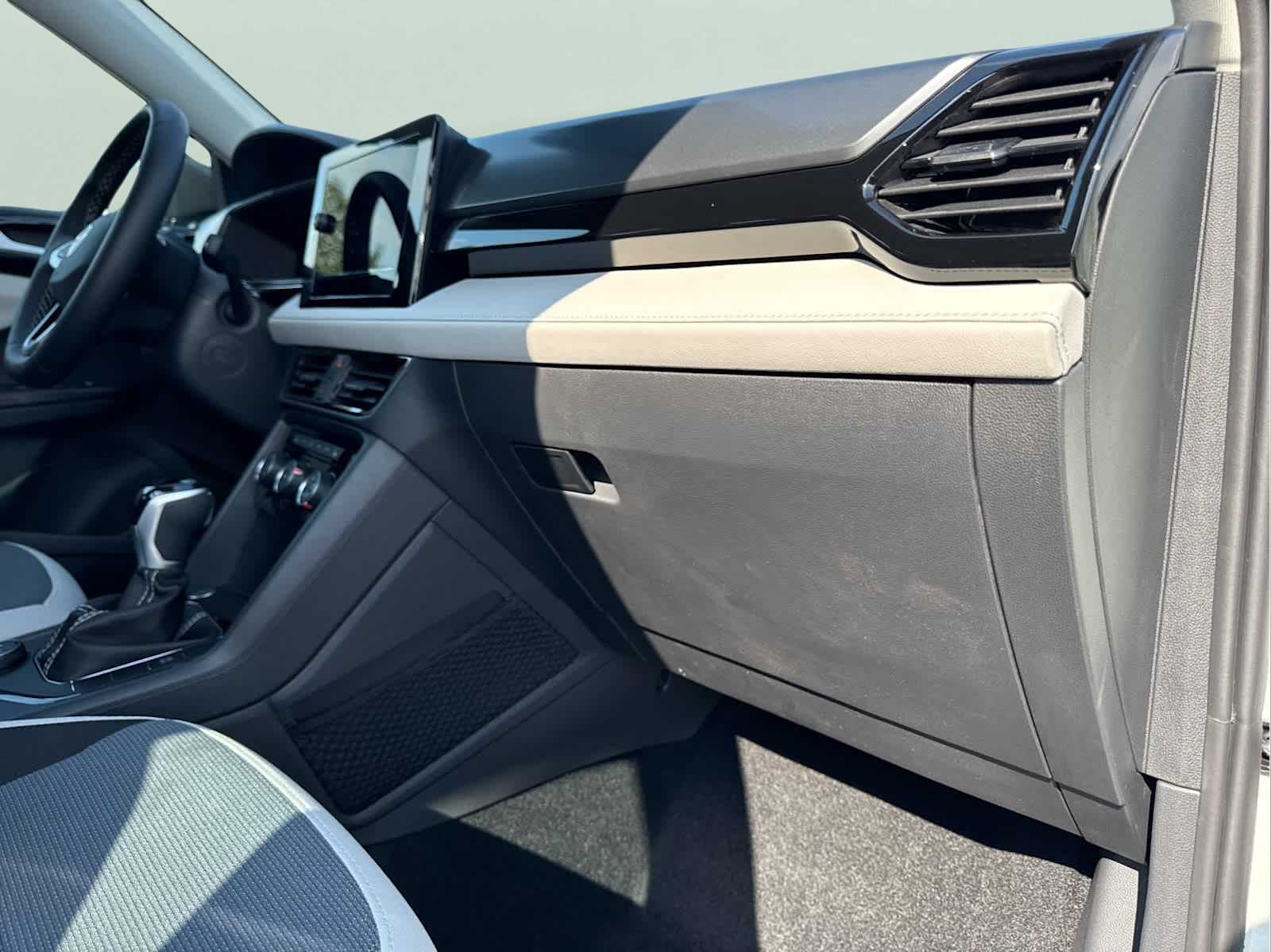 2025 Volkswagen Taos S photo 33