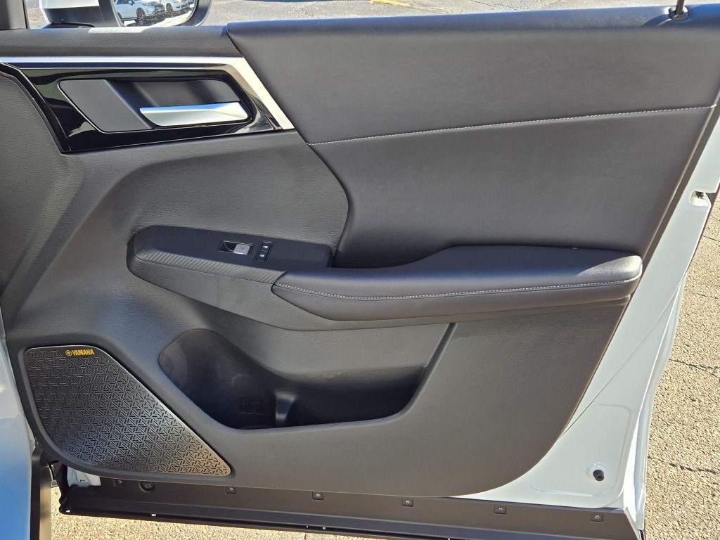 2025 Mitsubishi Outlander SE photo 4