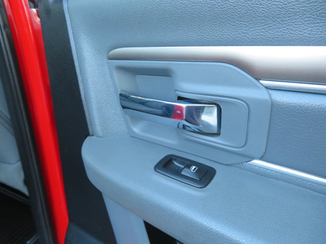 2016 Ram 1500 SLT photo 10
