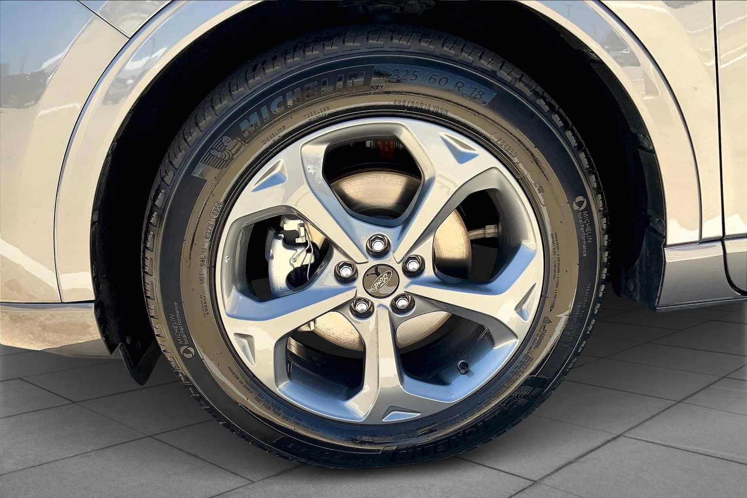 2024 Ford Escape ST-Line photo 8