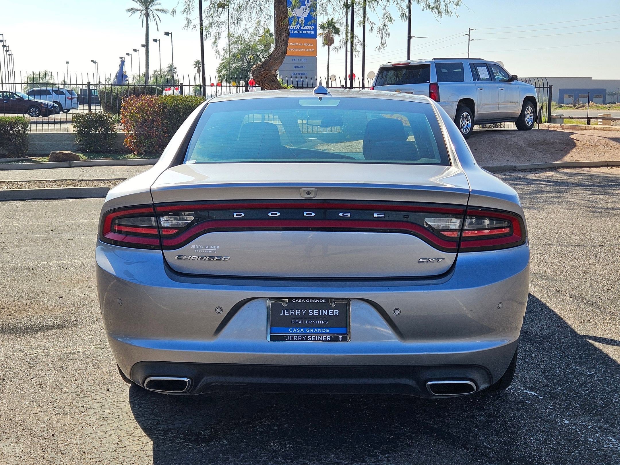 2018 Dodge Charger SXT Plus photo 4