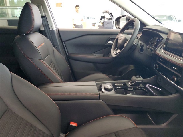 2025 Nissan Rogue SV photo 27
