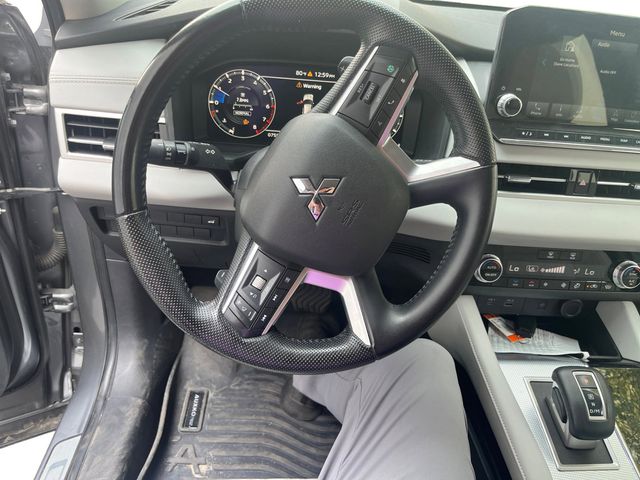 2022 Mitsubishi Outlander SEL photo 11