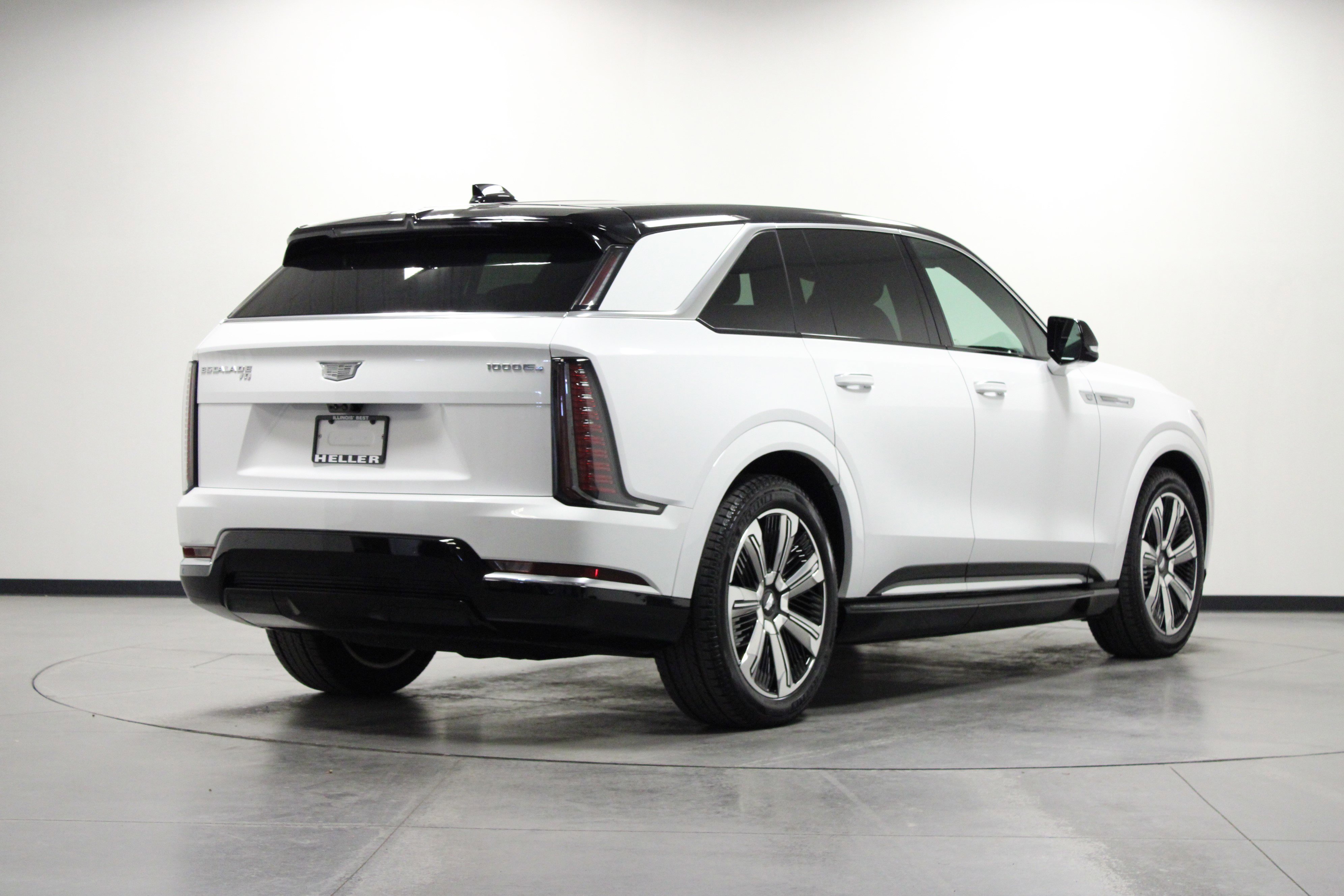 2025 Cadillac Escalade IQ Luxury photo 3