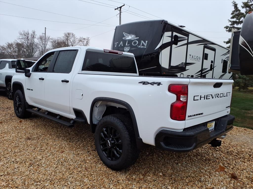 2026 Chevrolet Silverado 2500HD Custom photo 2