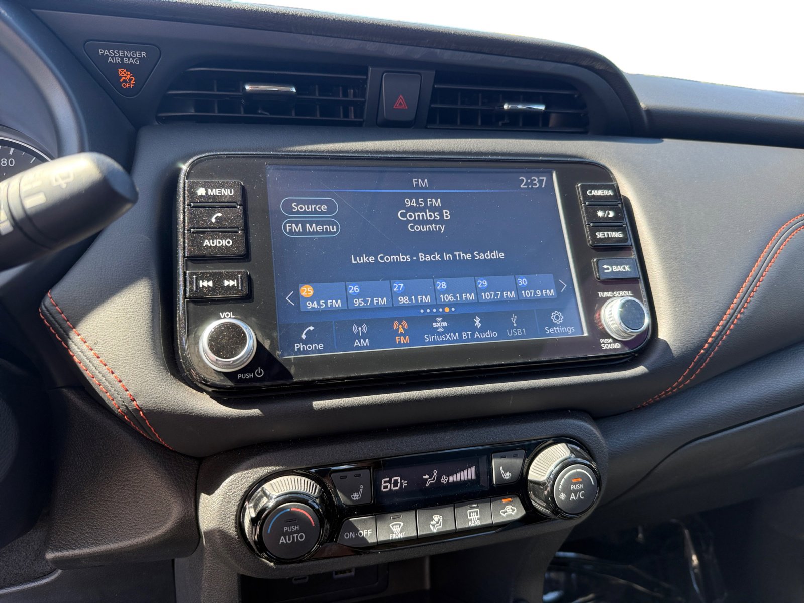 2023 Nissan Kicks SR photo 9