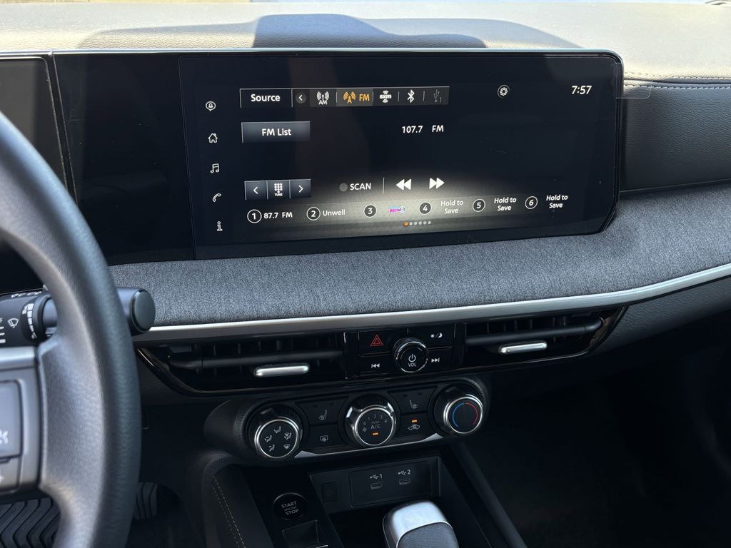 2025 Nissan Kicks SV photo 10