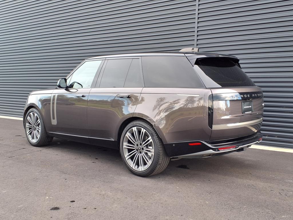 2023 Land Rover Range Rover SE photo 2