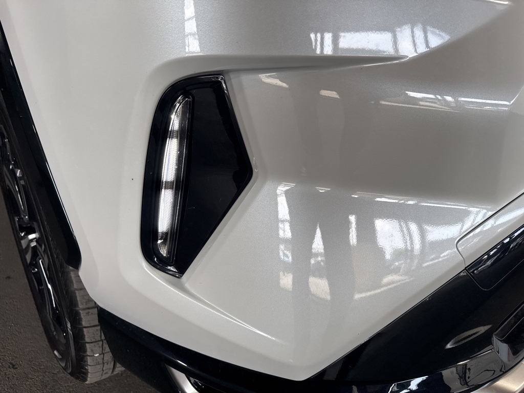 2025 Toyota RAV4 Hybrid XSE photo 11