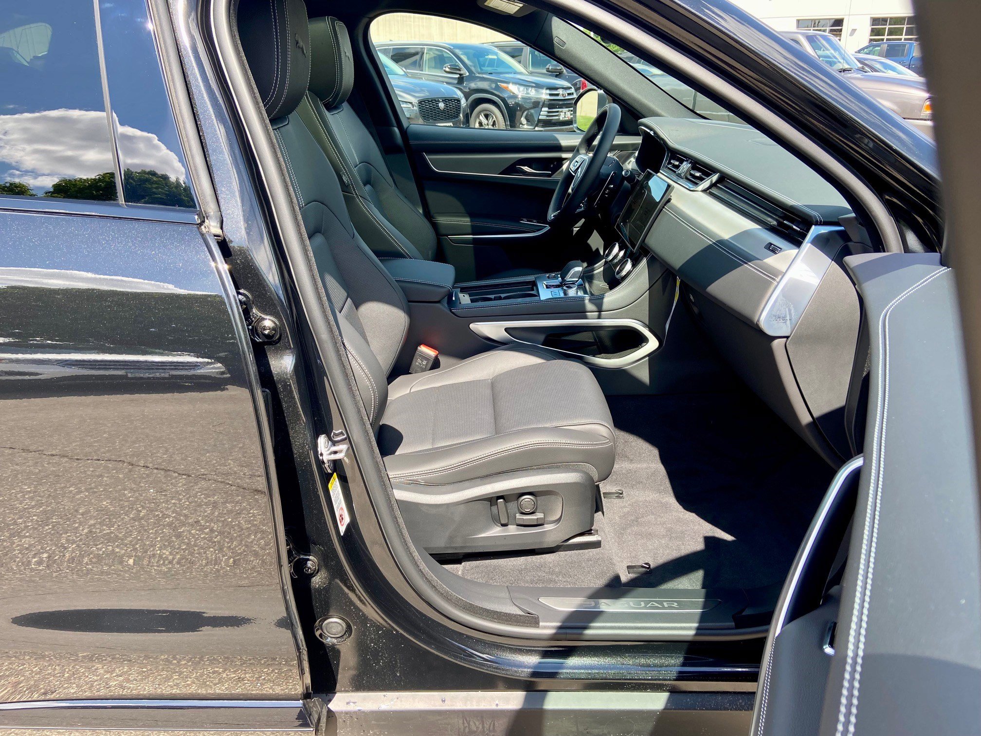 2026 Jaguar F-PACE P250 R-Dynamic S photo 3