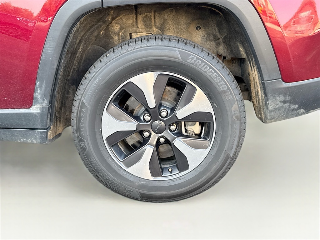 2023 Jeep Cherokee Base photo 32