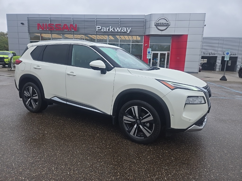 2023 Nissan Rogue Platinum's photo