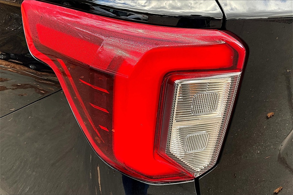 2023 Ford Explorer ST photo 31