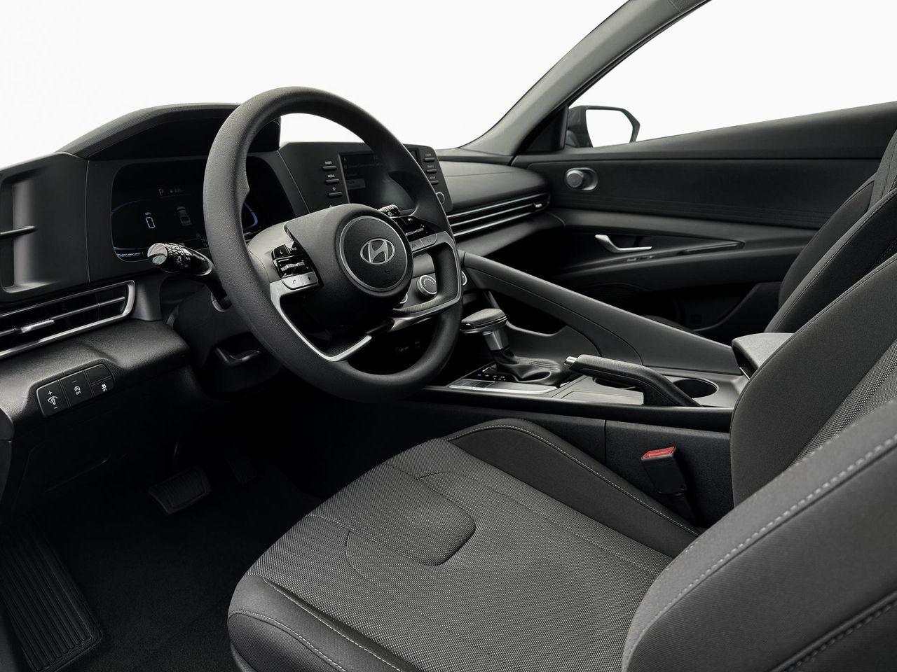 2025 Hyundai Elantra SE photo 14
