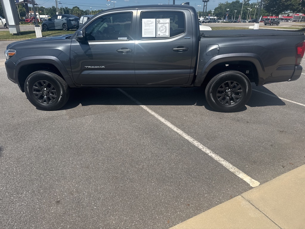 2022 Toyota Tacoma SR5 photo 8