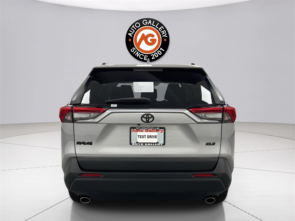 2023 Toyota RAV4 XLE photo 4