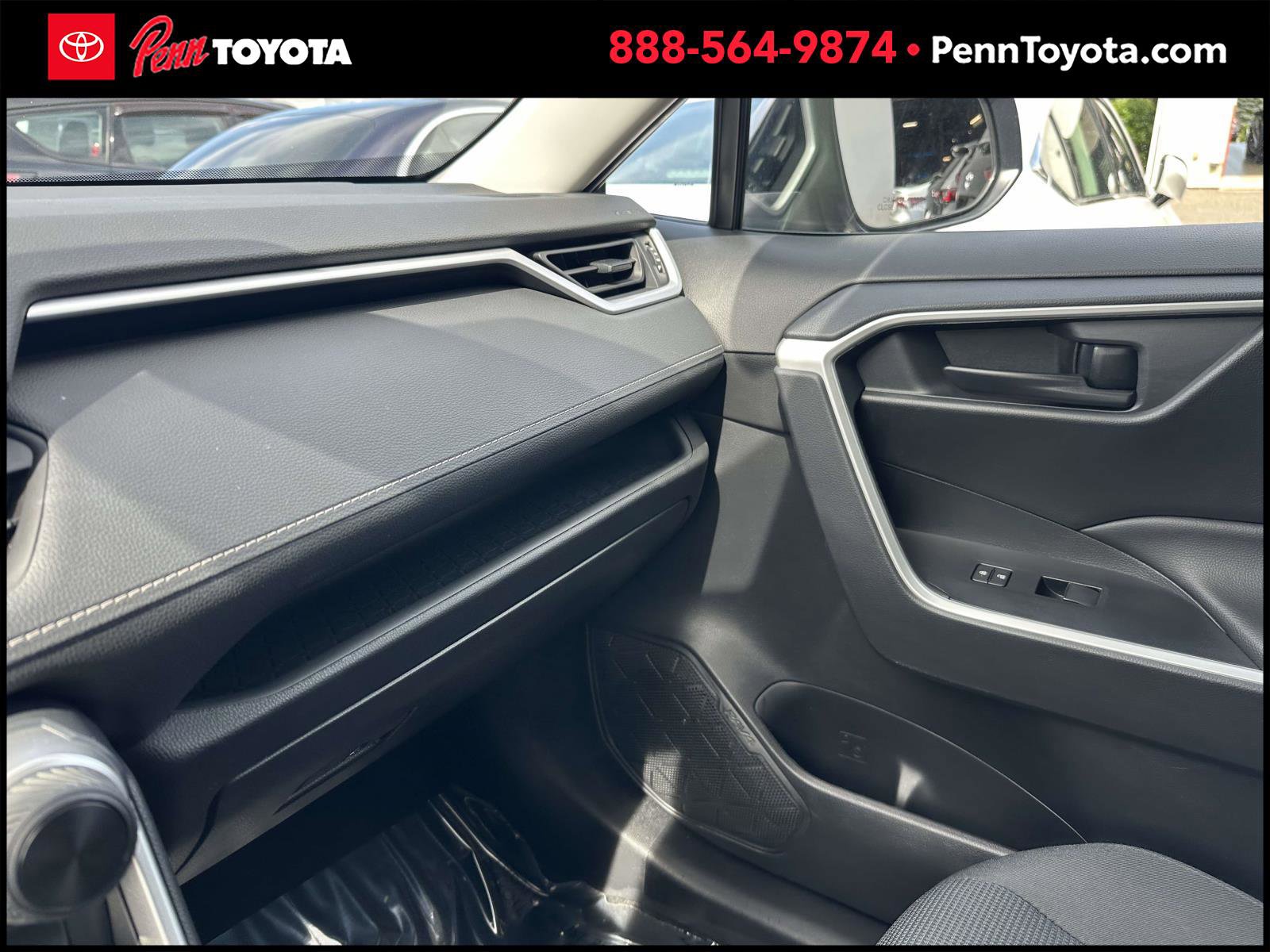 2022 Toyota RAV4 LE photo 20
