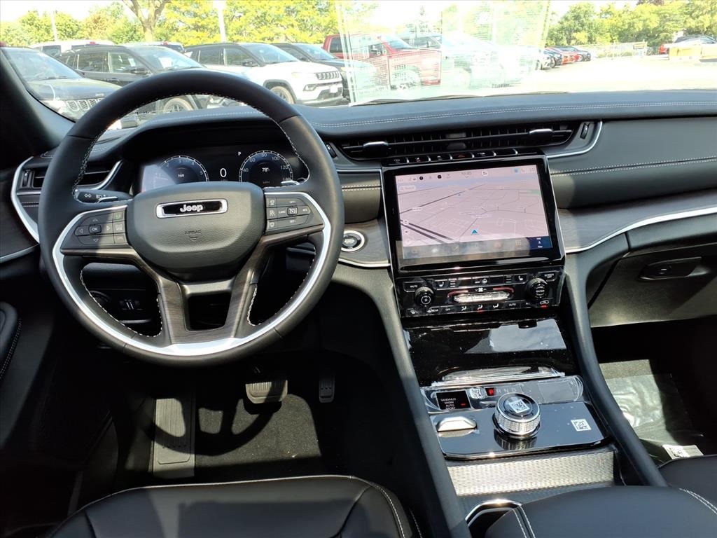 2025 Jeep Grand Cherokee Limited photo 10
