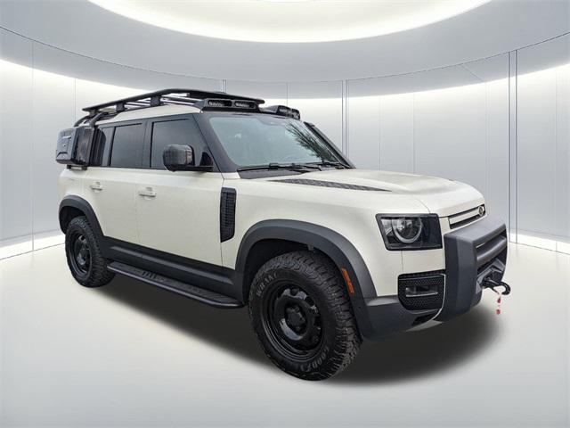 2024 Land Rover Defender 110 S photo 3