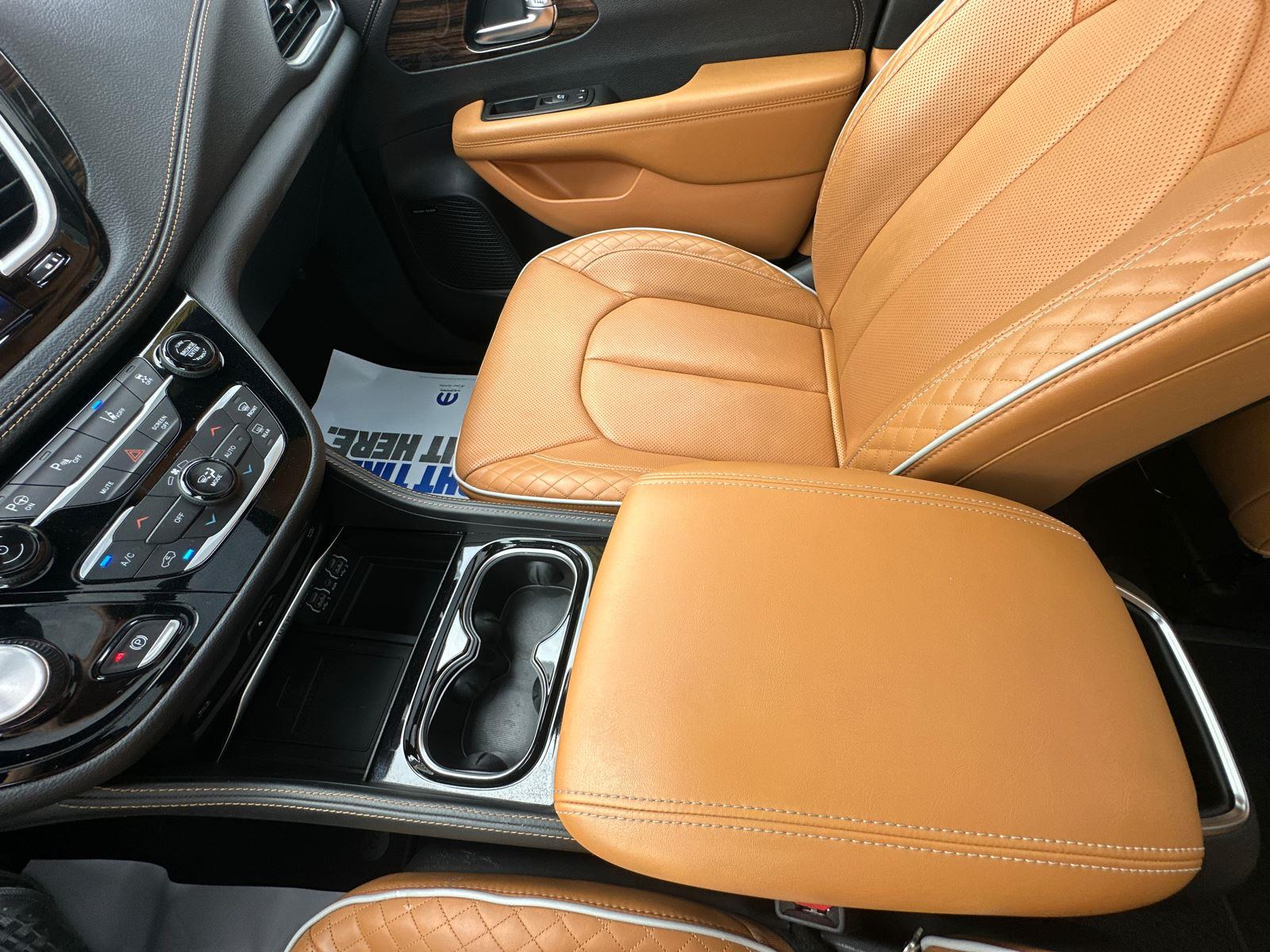 2023 Chrysler Pacifica Hybrid Pinnacle photo 30