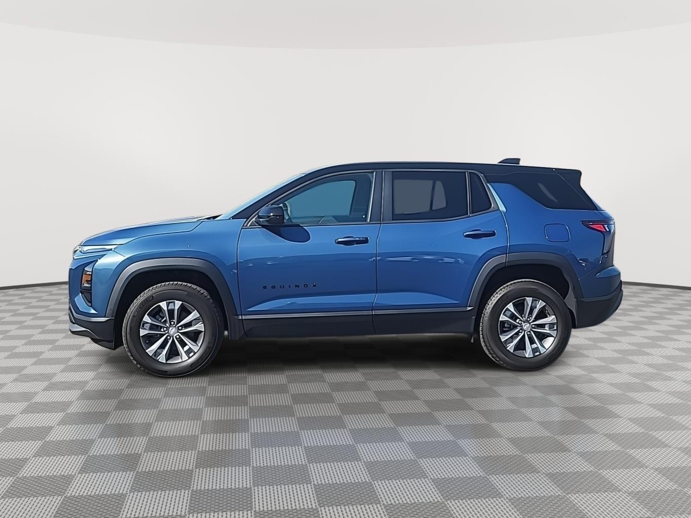 2026 Chevrolet Equinox LT photo 2