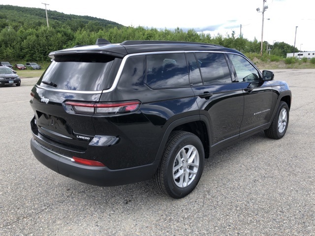 2025 Jeep Grand Cherokee Laredo photo 3