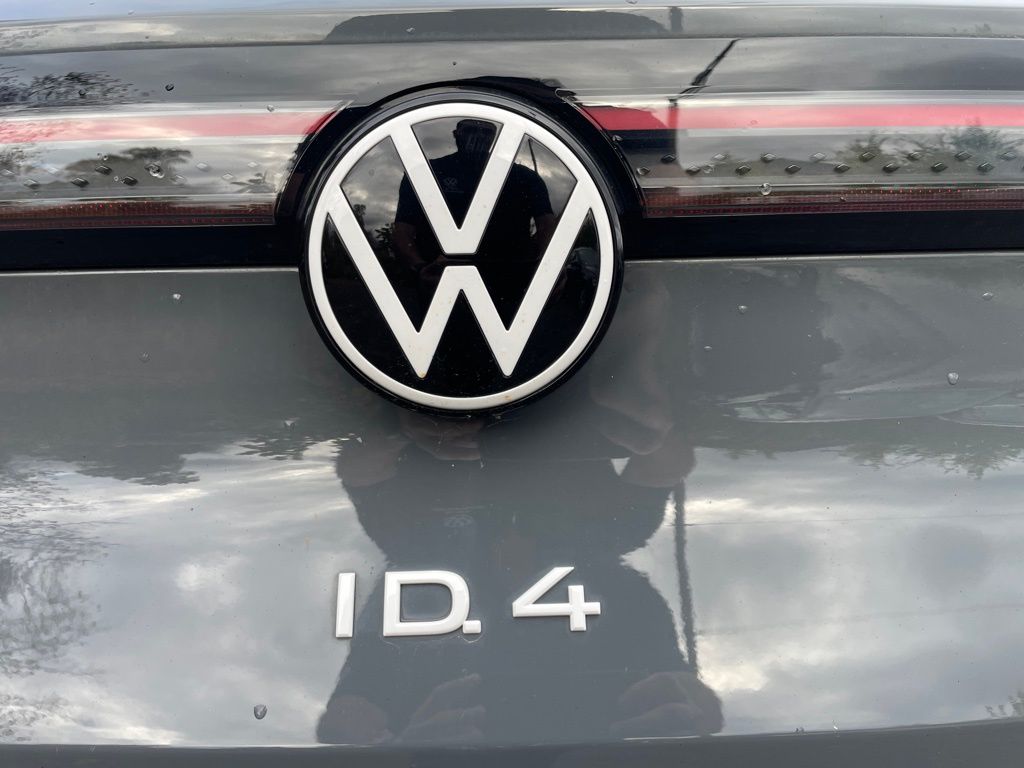 2023 Volkswagen ID.4 Pro photo 4