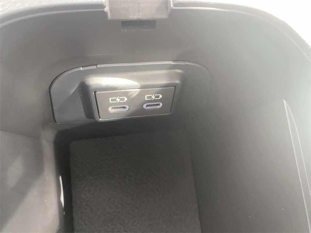 2025 Toyota RAV4 Hybrid XLE photo 14