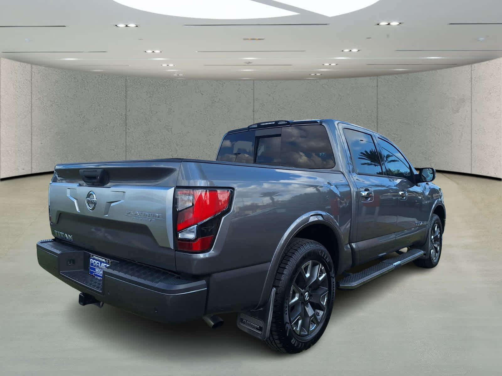 2021 Nissan Titan Platinum Reserve photo 5