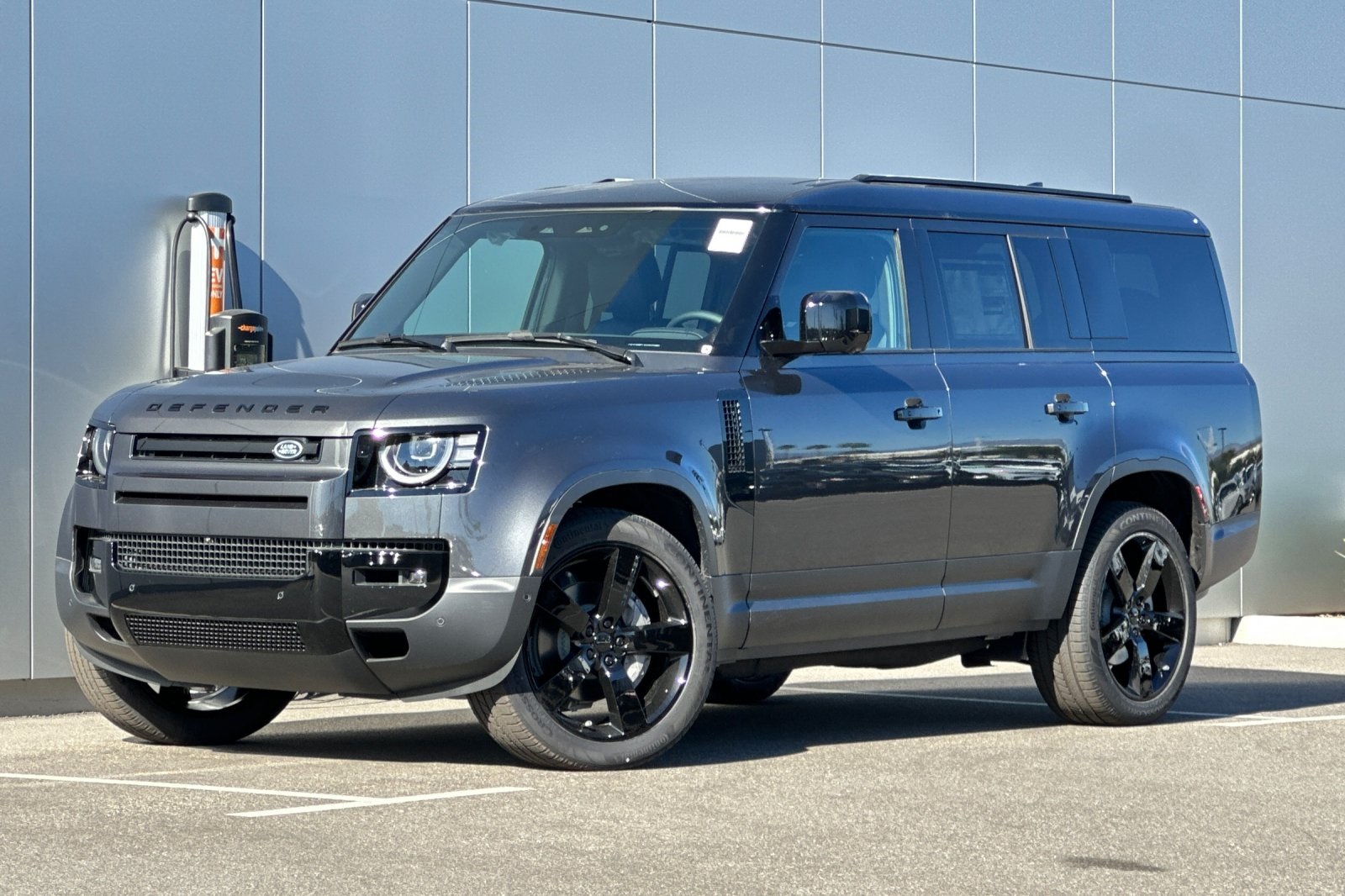 2026 Land Rover Defender S's photo