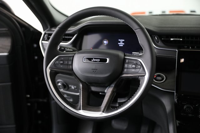 2025 Jeep Grand Cherokee Limited photo 2
