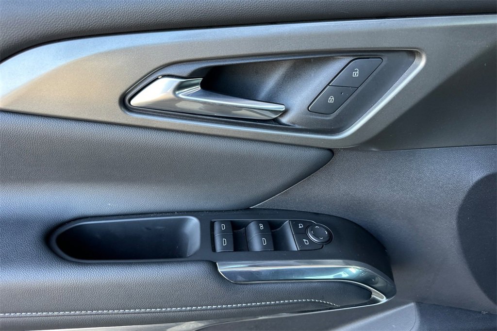2025 Chevrolet Traverse photo 11