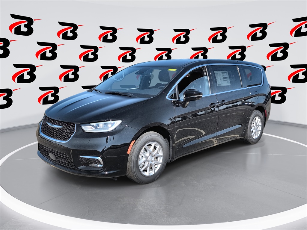 2026 Chrysler Pacifica Select's photo