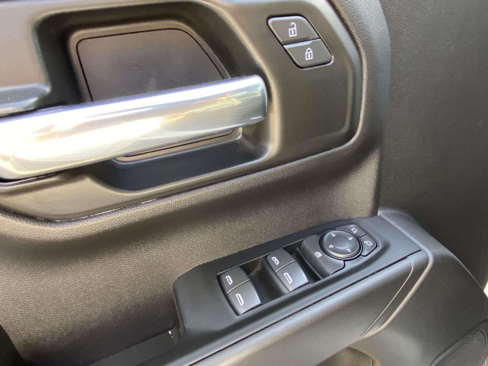 2025 Chevrolet Silverado 1500 Custom Trail Boss photo 4