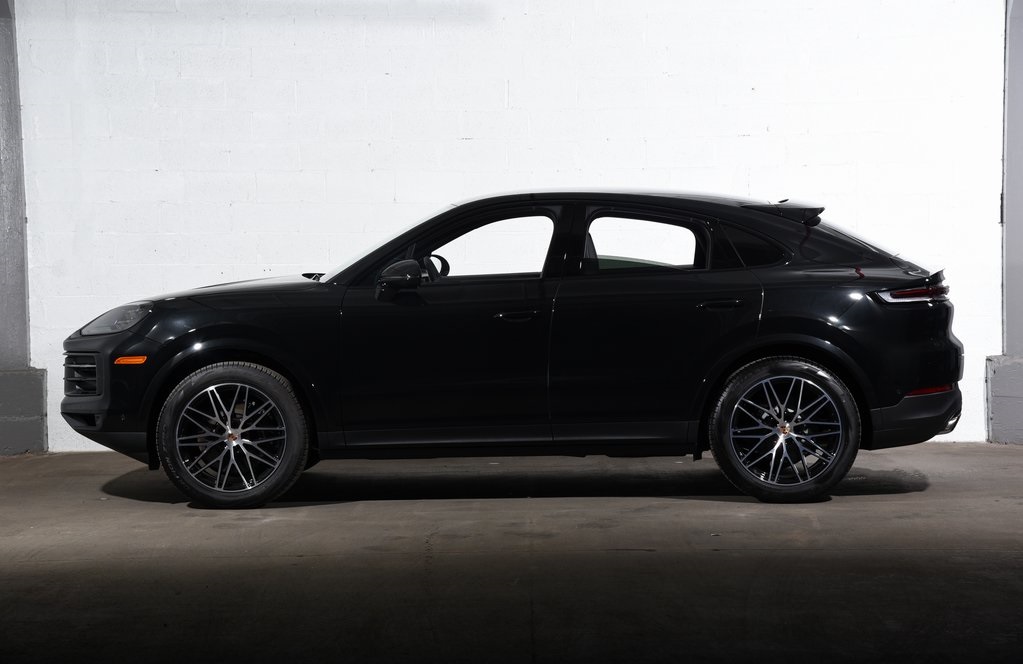 2025 Porsche Cayenne photo 2