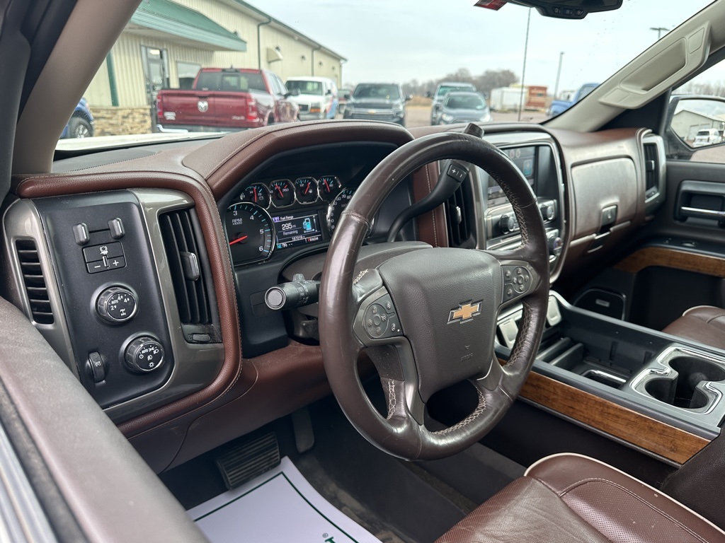 2015 Chevrolet Silverado 1500 High Country photo 3