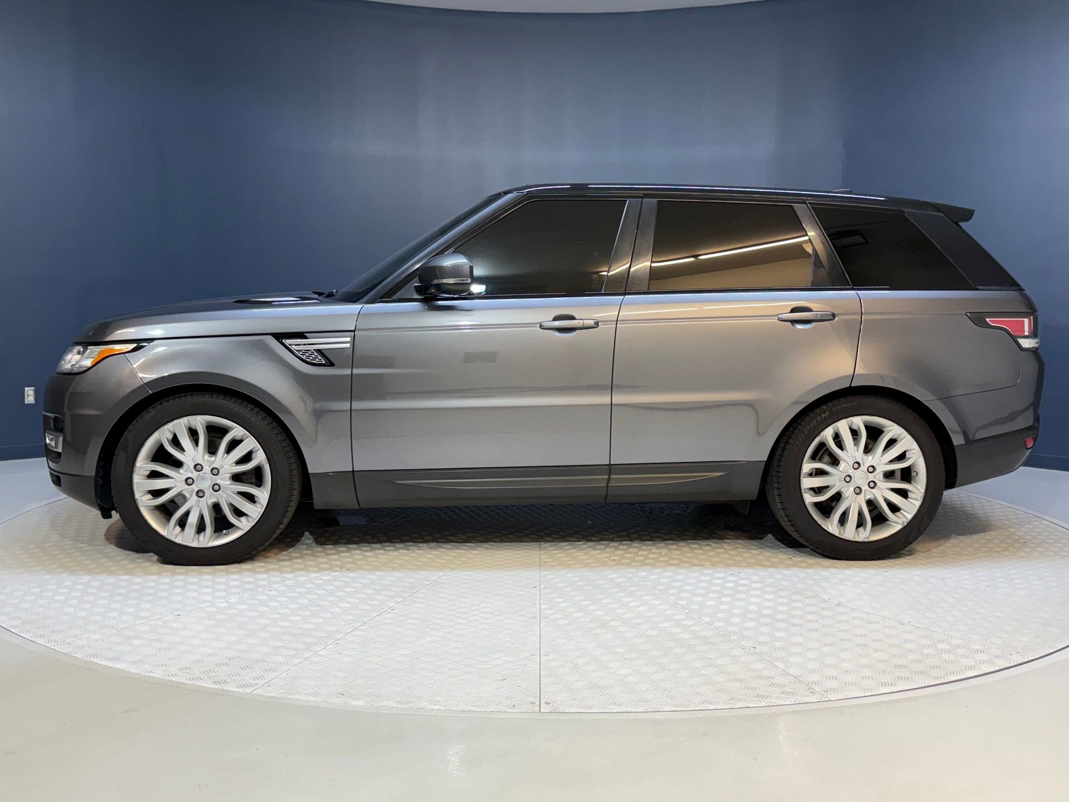 2017 Land Rover Range Rover Sport HSE photo 2