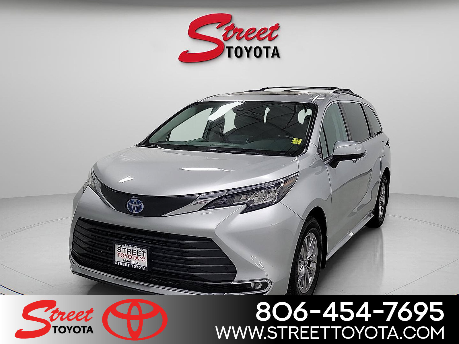 2022 Toyota Sienna XLE's photo