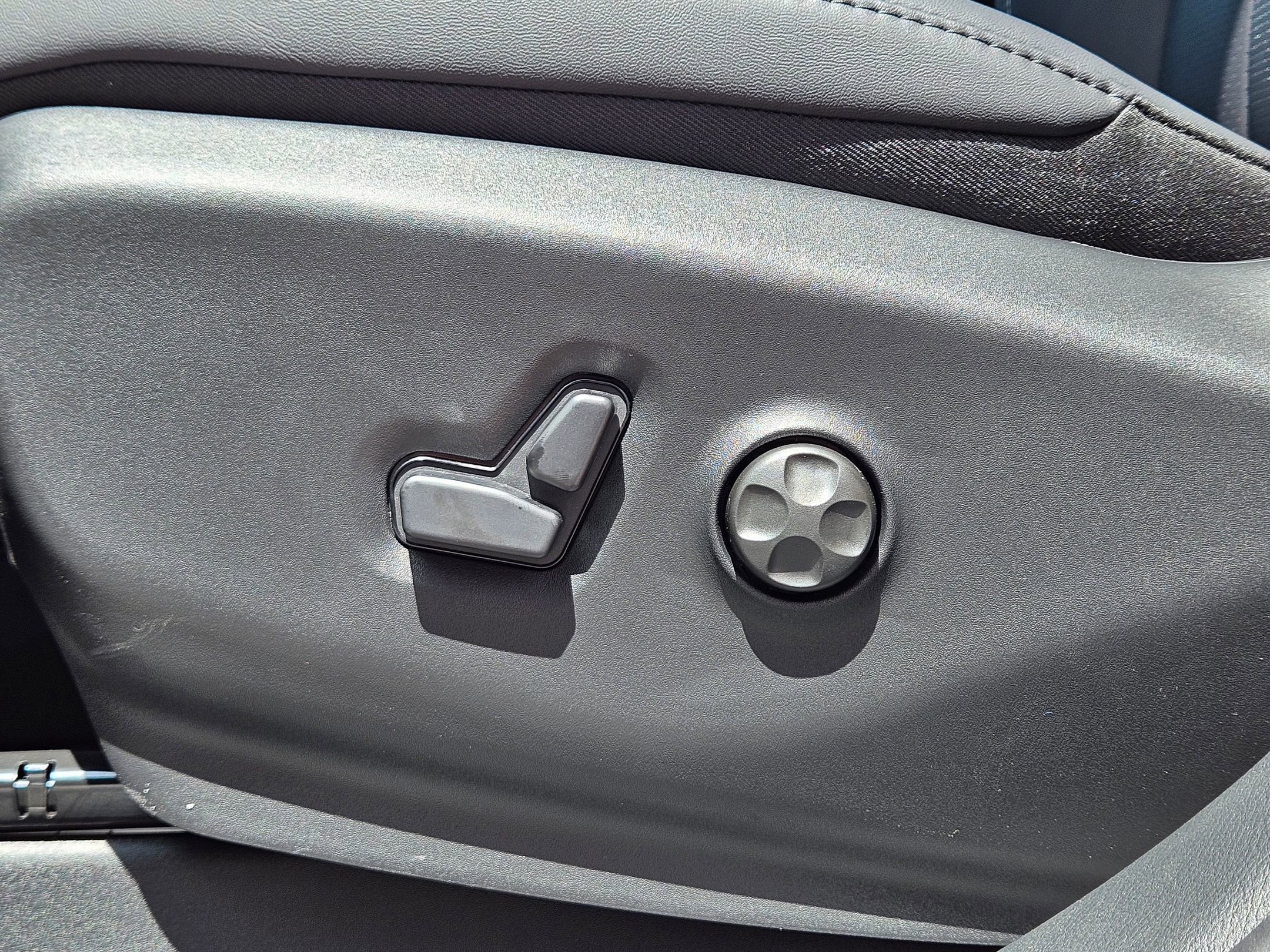 2025 Chrysler Pacifica photo 18