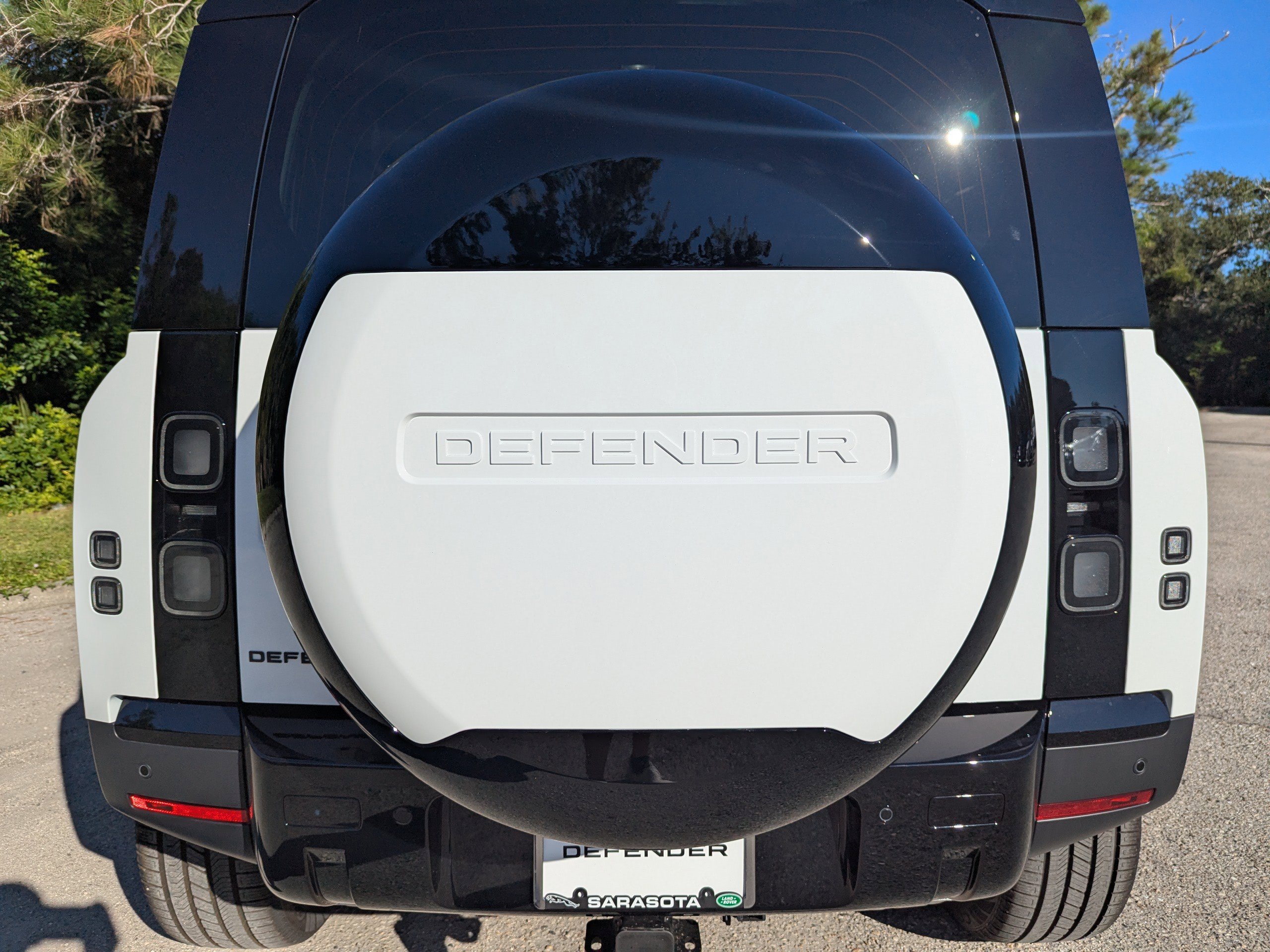 2026 Land Rover Defender 110 S photo 6