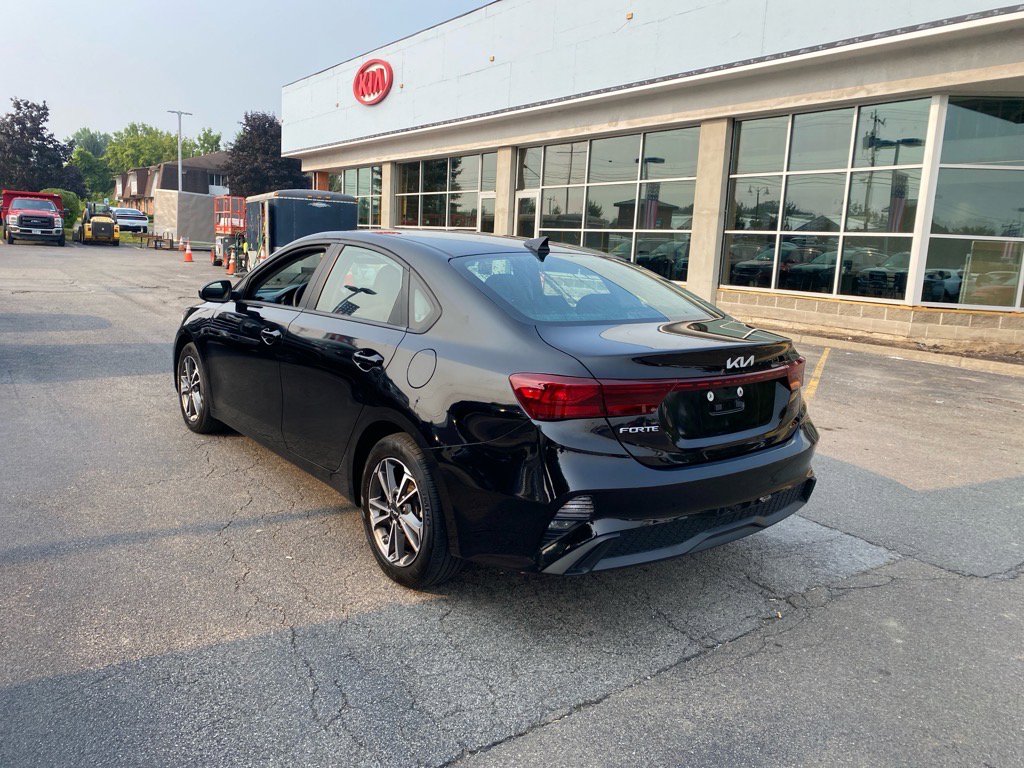 2023 Kia Forte LXS photo 4