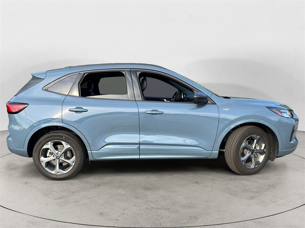 2024 Ford Escape ST-Line photo 2