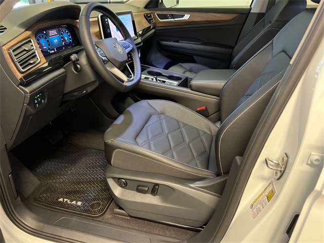2026 Volkswagen Atlas SE photo 6