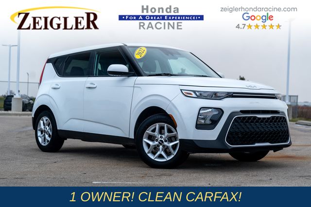 2022 Kia Soul LX's photo