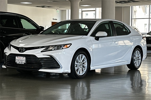 2024 Toyota Camry LE photo 9
